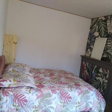 Appartement Cozy Dans Maison Privee Tauves Dış mekan fotoğraf