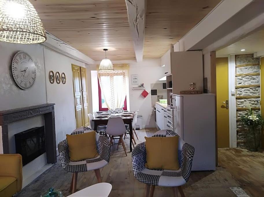 Appartement Cozy Dans Maison Privee Tauves Dış mekan fotoğraf