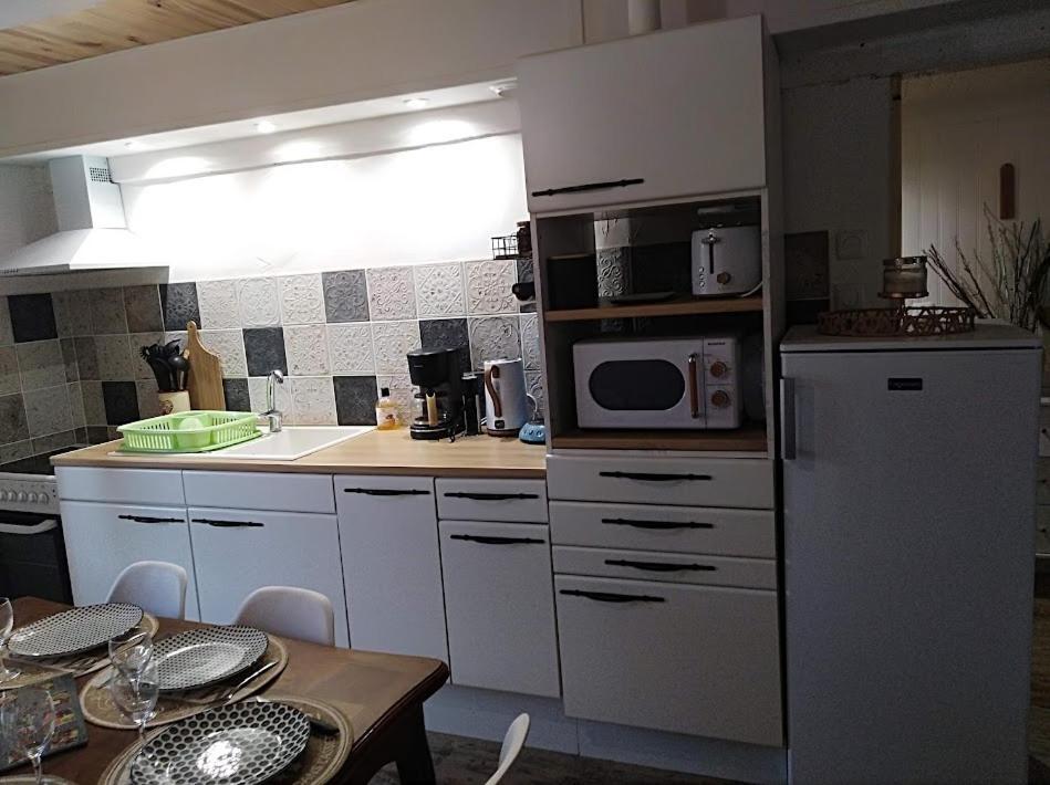 Appartement Cozy Dans Maison Privee Tauves Dış mekan fotoğraf