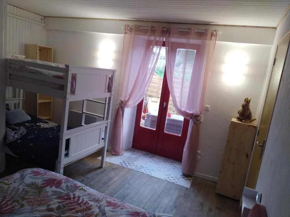 Appartement Cozy Dans Maison Privee Tauves Dış mekan fotoğraf