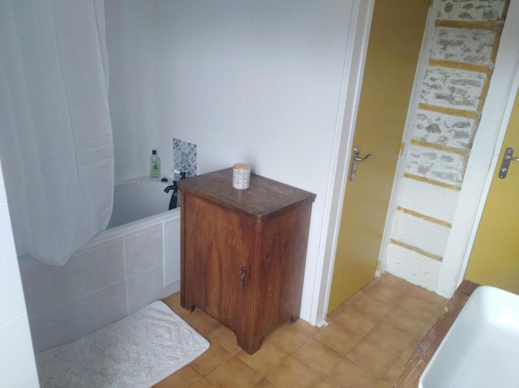 Appartement Cozy Dans Maison Privee Tauves Dış mekan fotoğraf